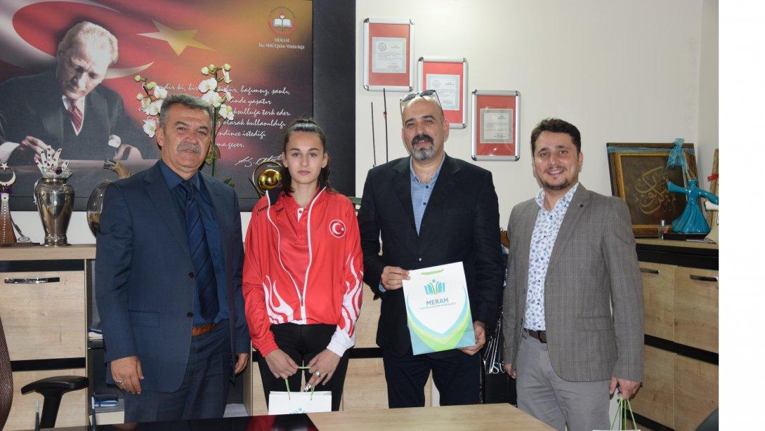 Öğrencimiz Ilgın Betül ŞEKER, Eskrim Yarışmasında Türkiye Şampiyonu Oldu