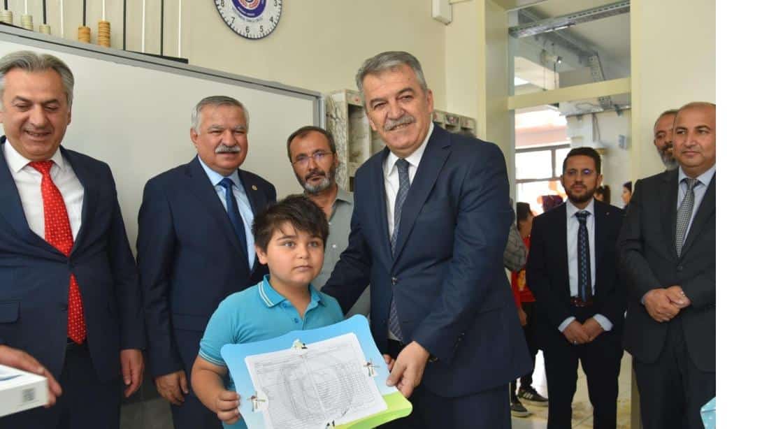  Geleceğin Bilinciyle Mezuniyet: Geri Dönüşümle Güçlenen Karne Töreni